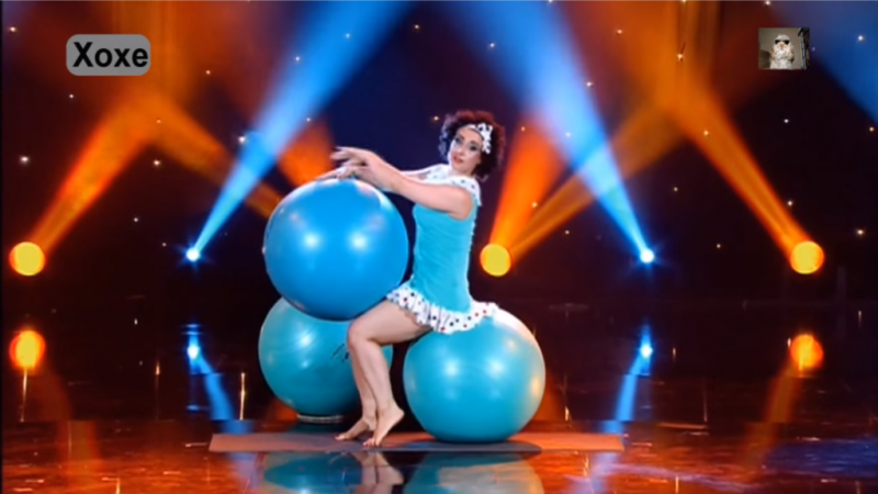 Beautiful routine with balls